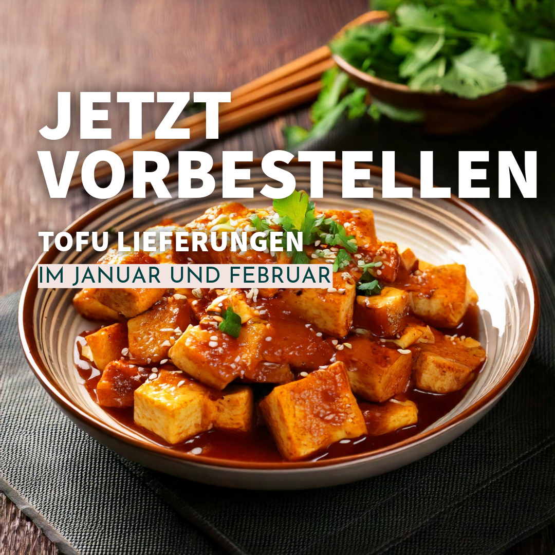 Das Bild zeigt ein Gericht mit Tofu und den Text: Jetzt vorbestellen, Tofu Lieferungen im Januar und Februar.
